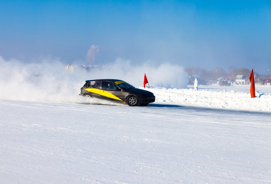 Winter ice race