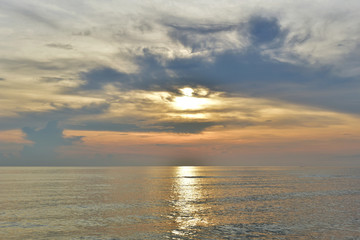 Obraz premium The sun rise in the morning seaside beautiful