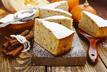 Cake with pumpkin and cinnamon