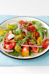 tomato salad with arugula and onions
