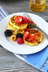  breakfast pancakes with fresh berry