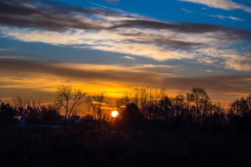 Wschód słońca w parku © Piotr Gołębniak