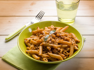 integral pasta with mixed legumes