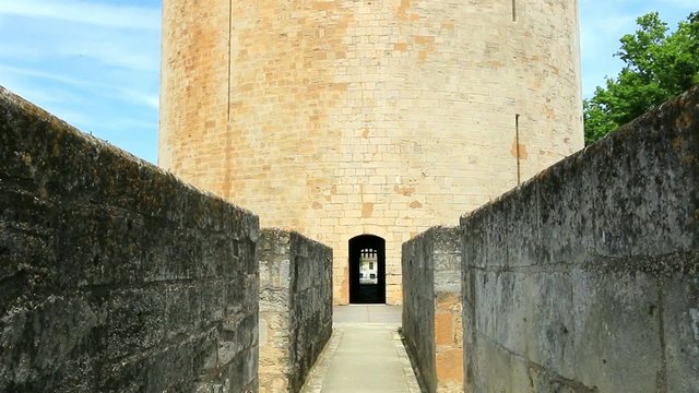La tour de Constance et le rempart