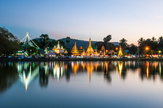 Reflection of Wat Chong Kham in the lake after sunset