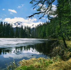 Obraz na płótnie Canvas Poland. Tatra National Park. There is Smreczynski Lake covered melting ice