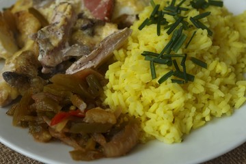 baked chicken with rice detail