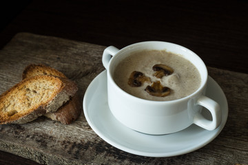 Creamy mushroom soup with slice of bread