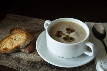 Creamy mushroom soup with slice of bread