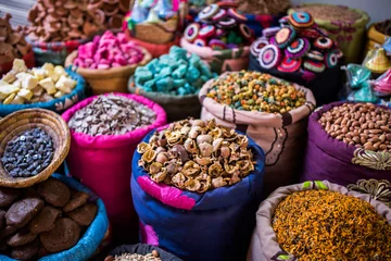 Rolgordijnen Wierook te koop in de soeks van Marrakech © guyberresford
