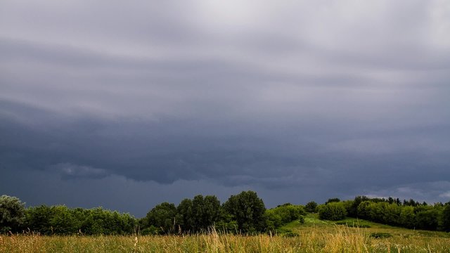 Gewitter und B&ouml;enfront mit Blitzen - Zeitraffer