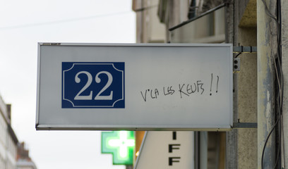 22 v'là les keufs