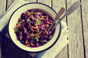 Vegetable salad with raisins