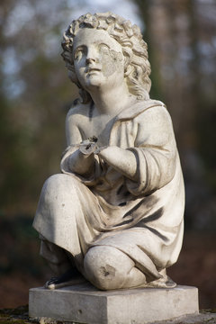 Statue aud dem Alten Südfriedhof in München