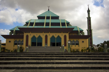 Masjid Raya Batam pyramid mosque