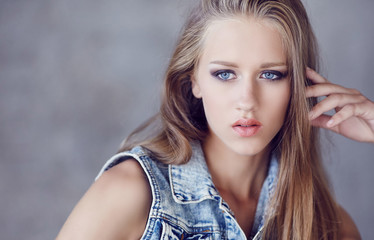 Naklejka premium A woman with blue eyes.
