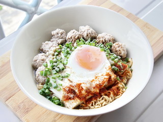 Noodle soup with minced pork and onion