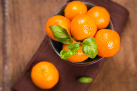 mandarine with basil