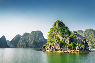 Fototapeta na wymiar Beautiful view of the Ha Long Bay, the South China Sea, Vietnam