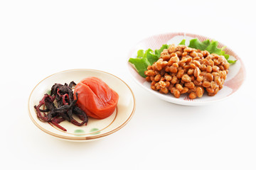 おいしそうな納豆と梅干し
