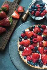 round summer berries fruit cake