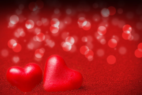 Herzen, roter Hintergrund für Valentinstag 