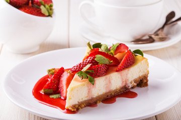 Delicious homemade cheesecake with strawberries