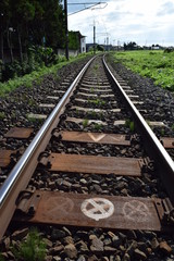 Obraz premium 羽越本線の線路（単線）／山形県の庄内地方で、羽越本線の線路（単線）を撮影したローカルイメージの写真です。