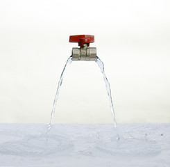 Save water! / Вода из крана создает потоп