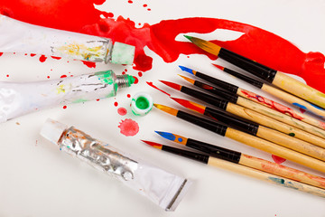 Obraz premium Brushes, paints, pencils for drawing 