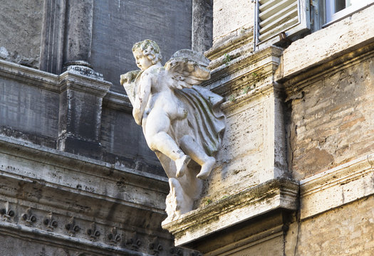 Angelo in marmo a Roma