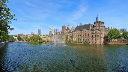 Fototapeta na wymiar The Hofvijver Pond (Court Pond) with the Binnenhof complex in The Hague, Netherlands