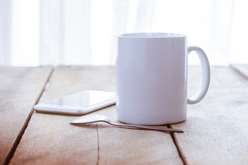 Obraz na płótnie Canvas cup of coffee and smart phone