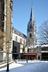 St. Follian beim Aachener Dom in Aachen bei Schnee im Winter