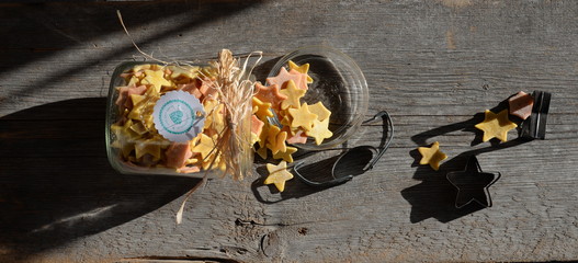 Sternstunden, selbstgemachte Sternnudeln mit Geschenkglas und Ausstecher