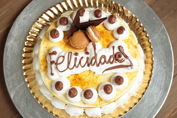 Meringue pie with a written greeting