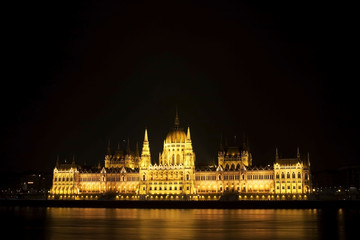 Obraz premium The Hungarian Parliament at night