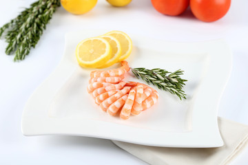 Cocktail shrimps with sauce