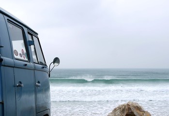 Surf van checking out the surf - obrazy, fototapety, plakaty