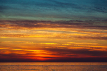 Prachtige zonsondergang aan de Middellandse zee