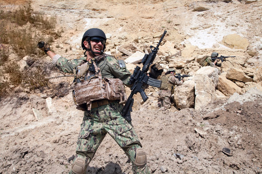 รูปภาพEod – เลือกดูภาพถ่ายสต็อก เวกเตอร์ และวิดีโอ3,224 | Adobe Stock