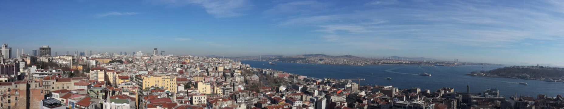 İstanbul şehrinin Galata Kulesinden panoramik görüntüsü gezisi seyahat deniz gökyüzü ve İstanbul panoraması fotoğraf