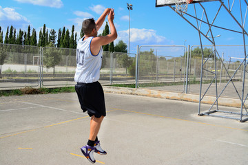 Fototapeta na wymiar basketball player shooting in a playground