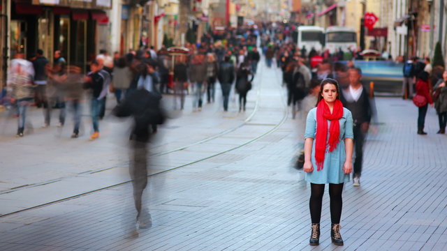 Young Woman Posing, Busy Street, People Walking Around, 4K