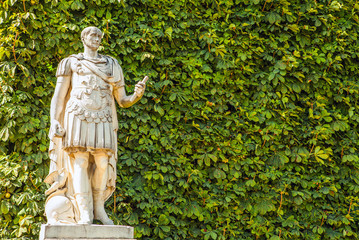 Tuileries garden. Tuileries Garden (Jardin des Tuileries) is a public garden located between the Louvre Museum and Place de la Concorde. France. &mdash; Photo by innervision