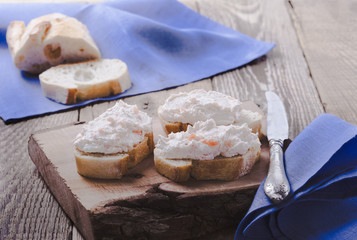 Smoked salmon dip with ciabatta