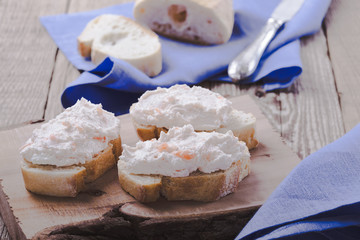 Smoked salmon dip with ciabatta