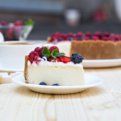 Cheesecake with fresh berries o the table
