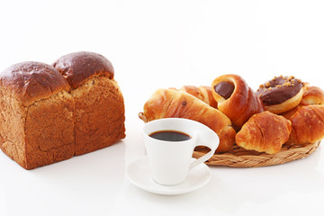 おいしそうなパンとコーヒー