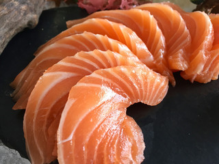  Salmon sashimi on black plate